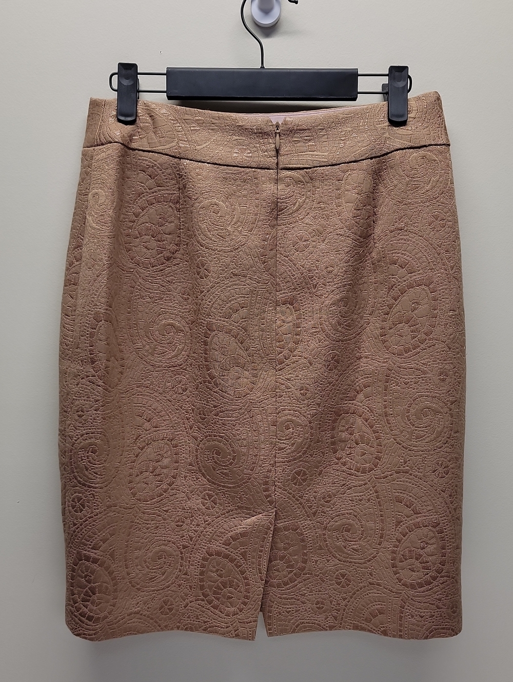 Banana Republic Warm Golden Textured Pencil Mini Skirt Sz 8 - Picture 5 of 12